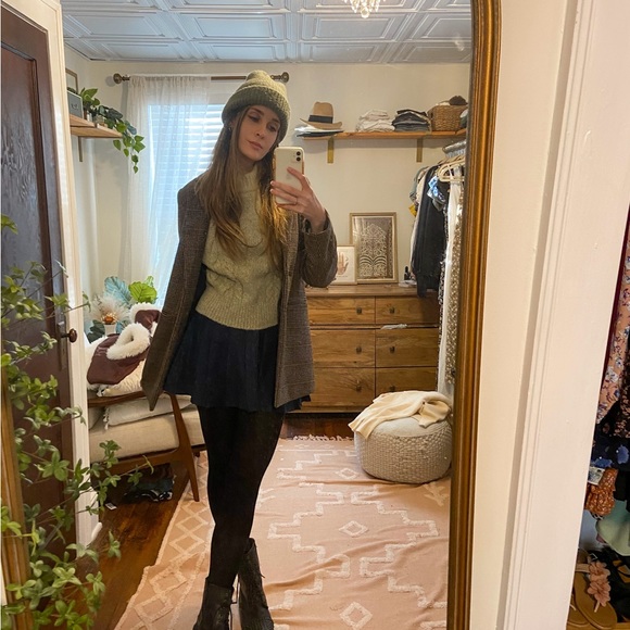 Hi! Welcome to my closet! - Picture 4 of 5